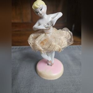 Elegant Porcelain Ballerina Figurine - Cream and Pink